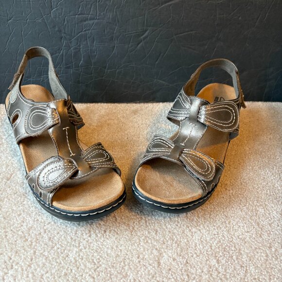 Clarks Women's Sandals Size 9 Bronze Metallic Leather Wedge slide 15260 - Picture 2 of 10